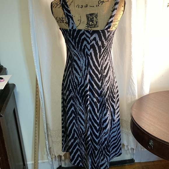 En Focus Studio size 8 Elegant Black and White Zebra Print Dress - Picture 3 of 5